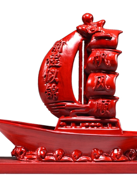 红色木质一帆风顺龙船木雕摆件