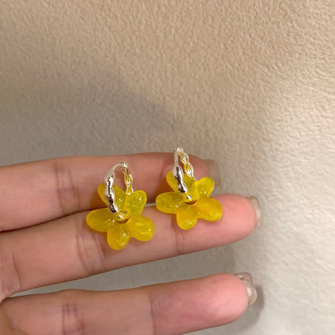 S925纯银黄色花朵耳环女甜美温柔小众耳坠法式复古百搭显脸瘦耳饰