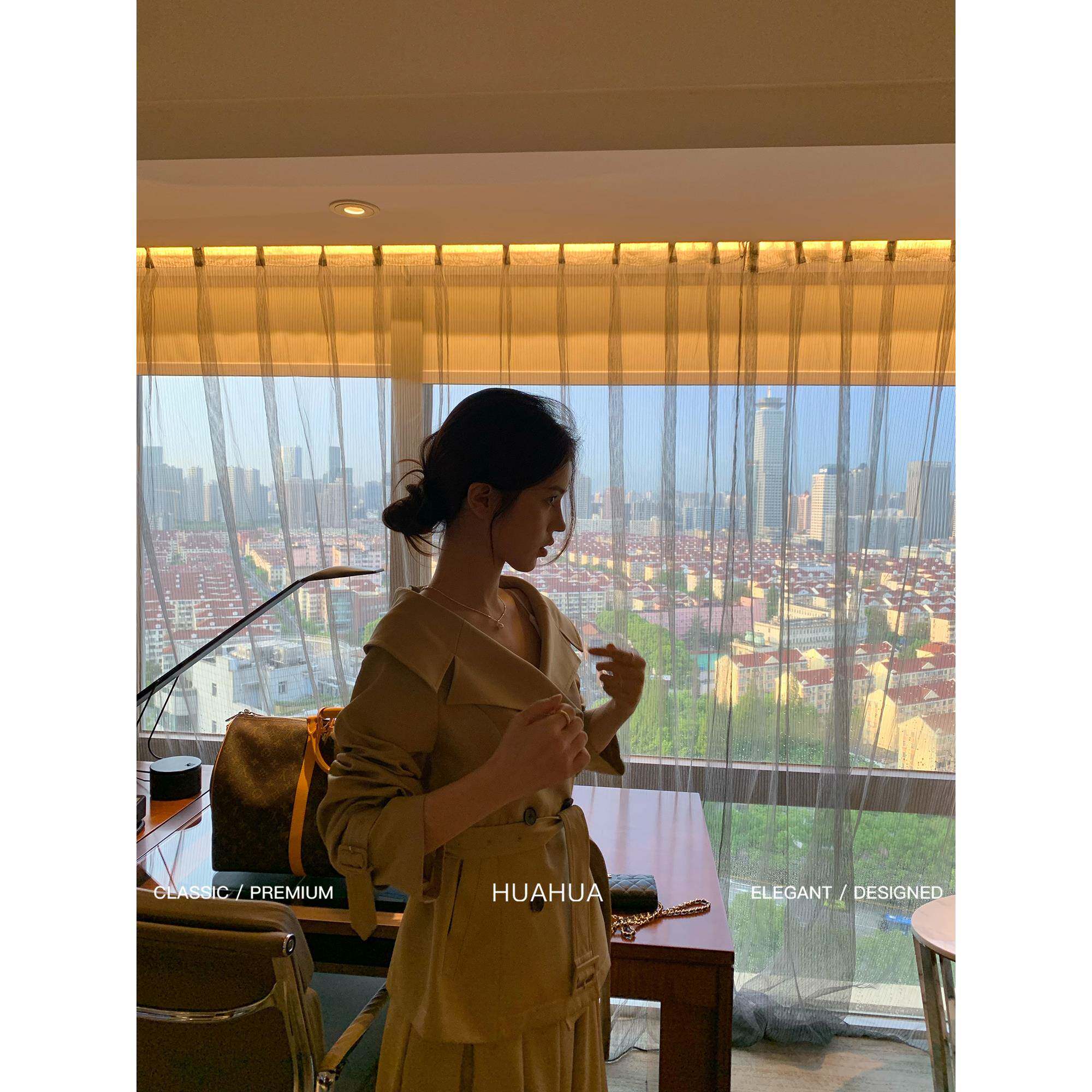 【花花】韩漫熟女~韩系气质感显瘦大翻领双排扣短款风衣外套