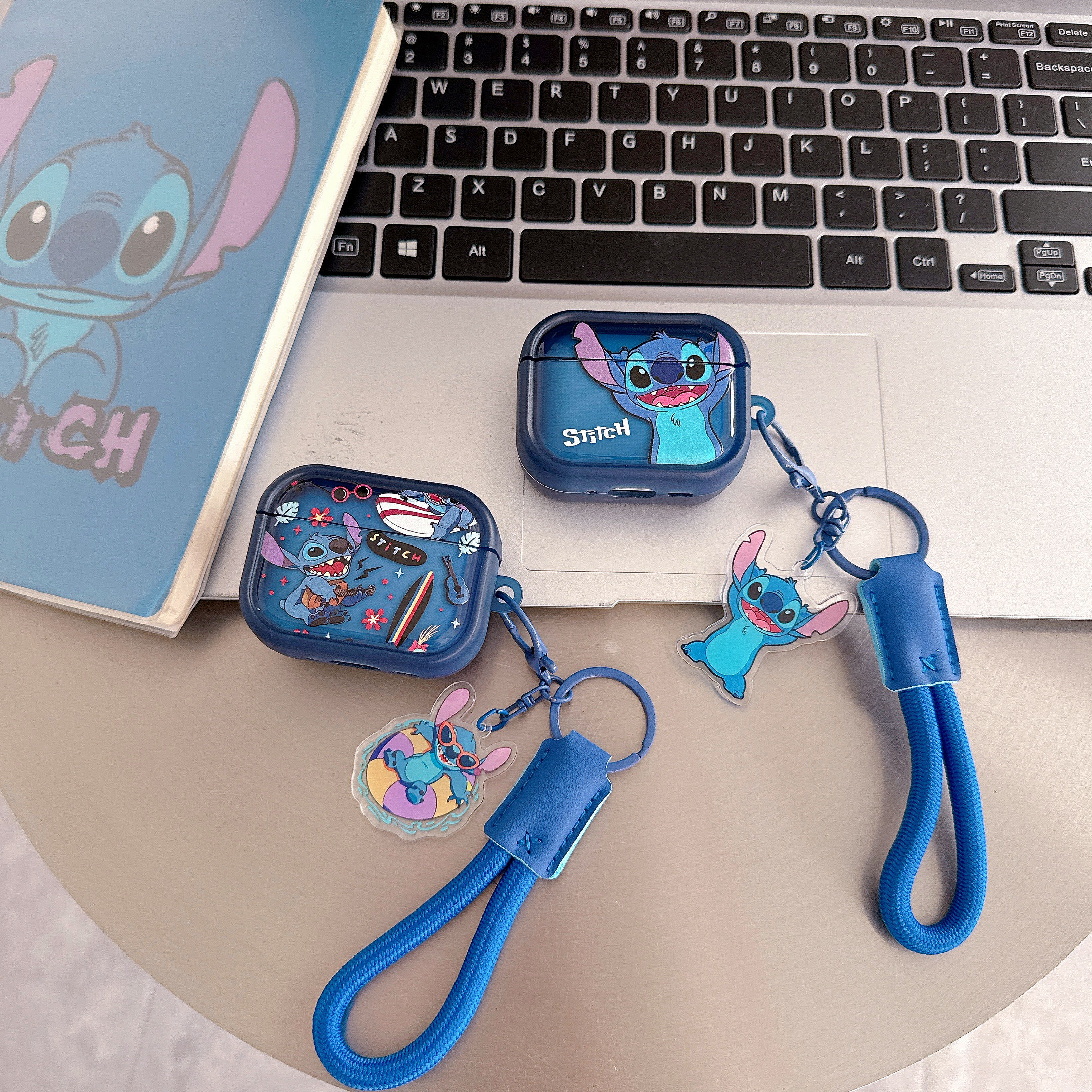 卡通可爱弹吉他史迪仔适用于苹果AirPods4代蓝牙耳机保护套软壳趣味新款苹果Pro3耳机壳男女生Pro2代轻奢创意