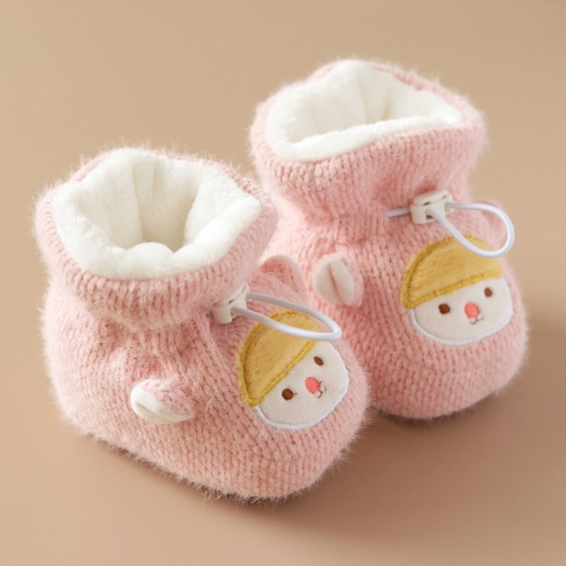 婴儿鞋子冬季女宝宝护脚鞋新生儿棉鞋加绒防掉0-3个月男鞋套秋冬6