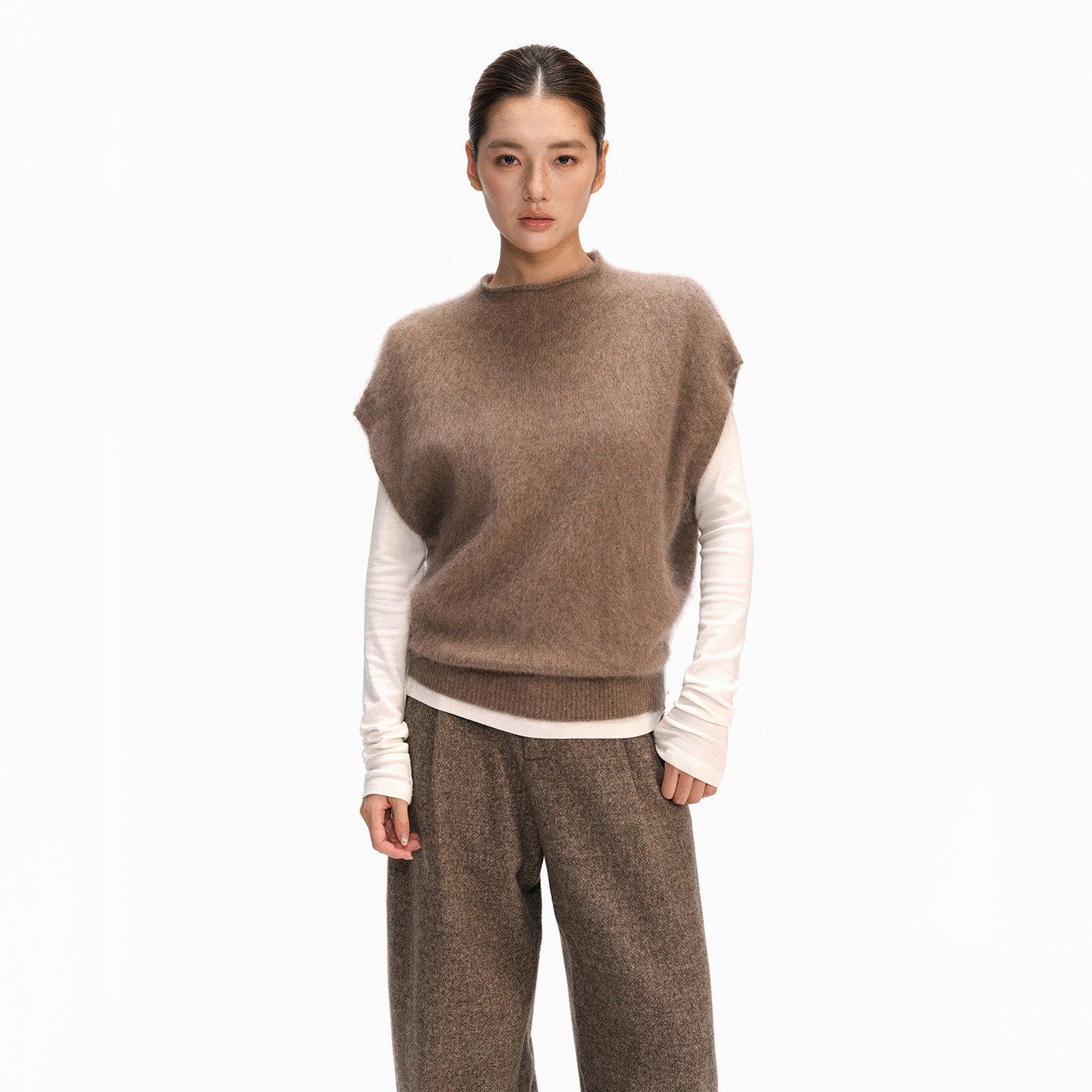 LEpure原创法式羊毛毛绒针织马甲女2026秋冬叠穿保暖坎肩无袖毛衫