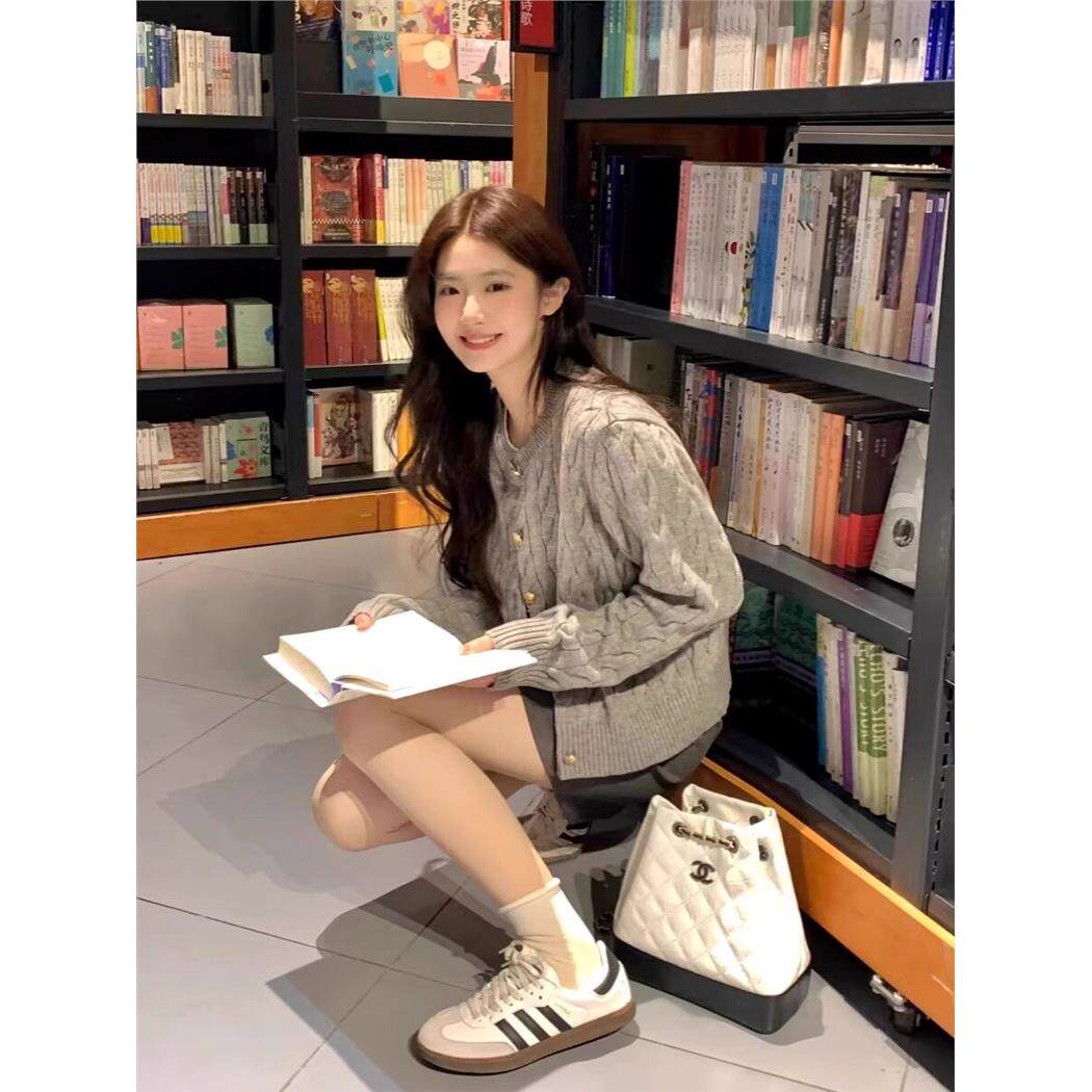 灰色麻花针织毛衣开衫外套女早春秋2025新款内搭学生短款穿搭上衣