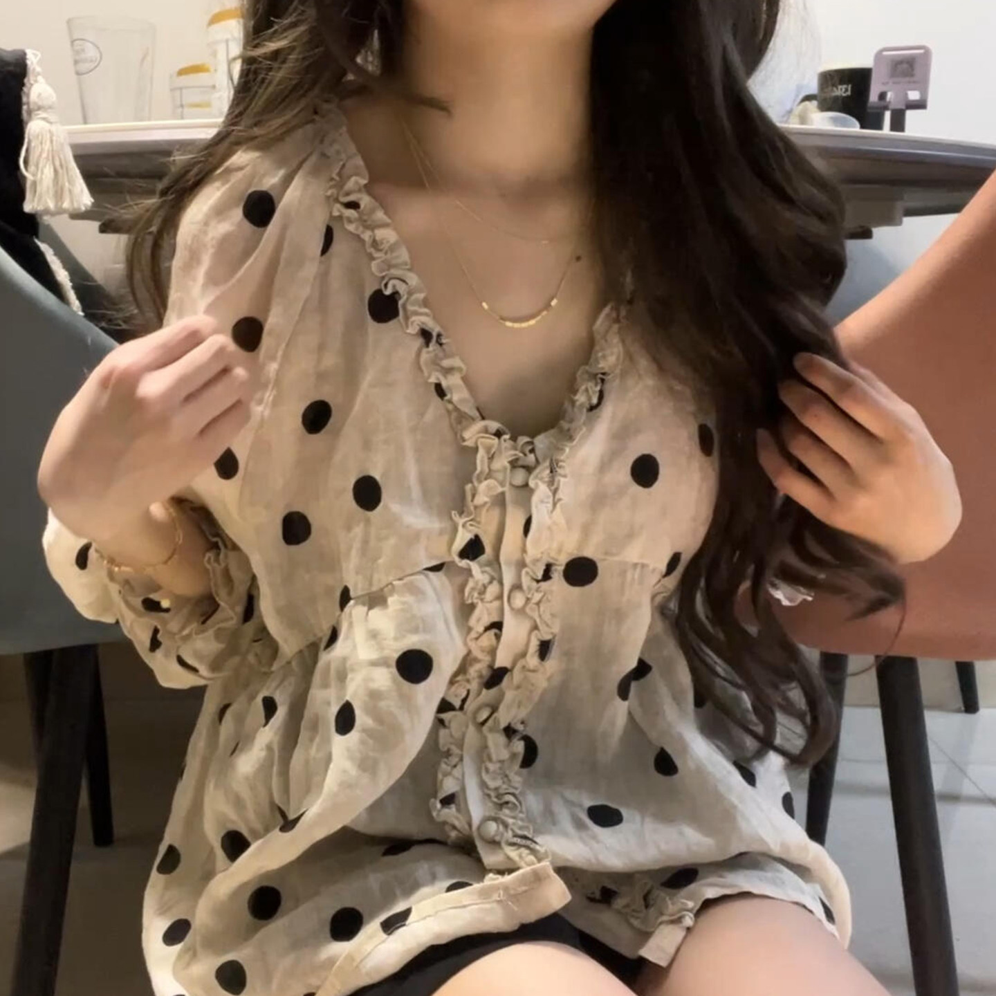 韩系慵懒风波点v领衬衫外套女夏季衬衣松弛感灯笼袖气质罩衫上衣图片