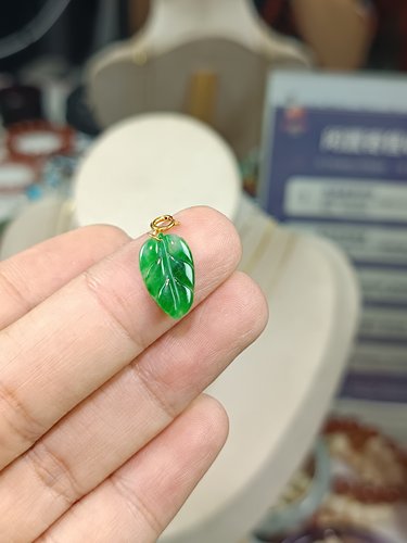 4362-13.4×8.2×1.8，18K金天然缅A翡翠绿叶滴溜，打灯微纹