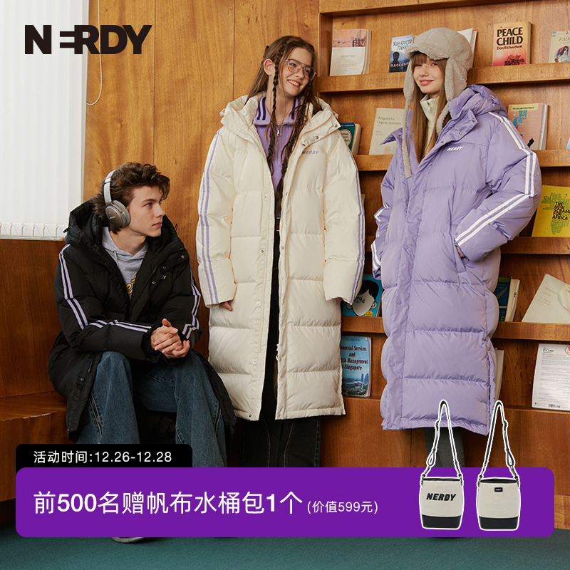 NERDY2023冬季新品经典NY双杠情侣同款保暖连帽中长款羽绒服女潮