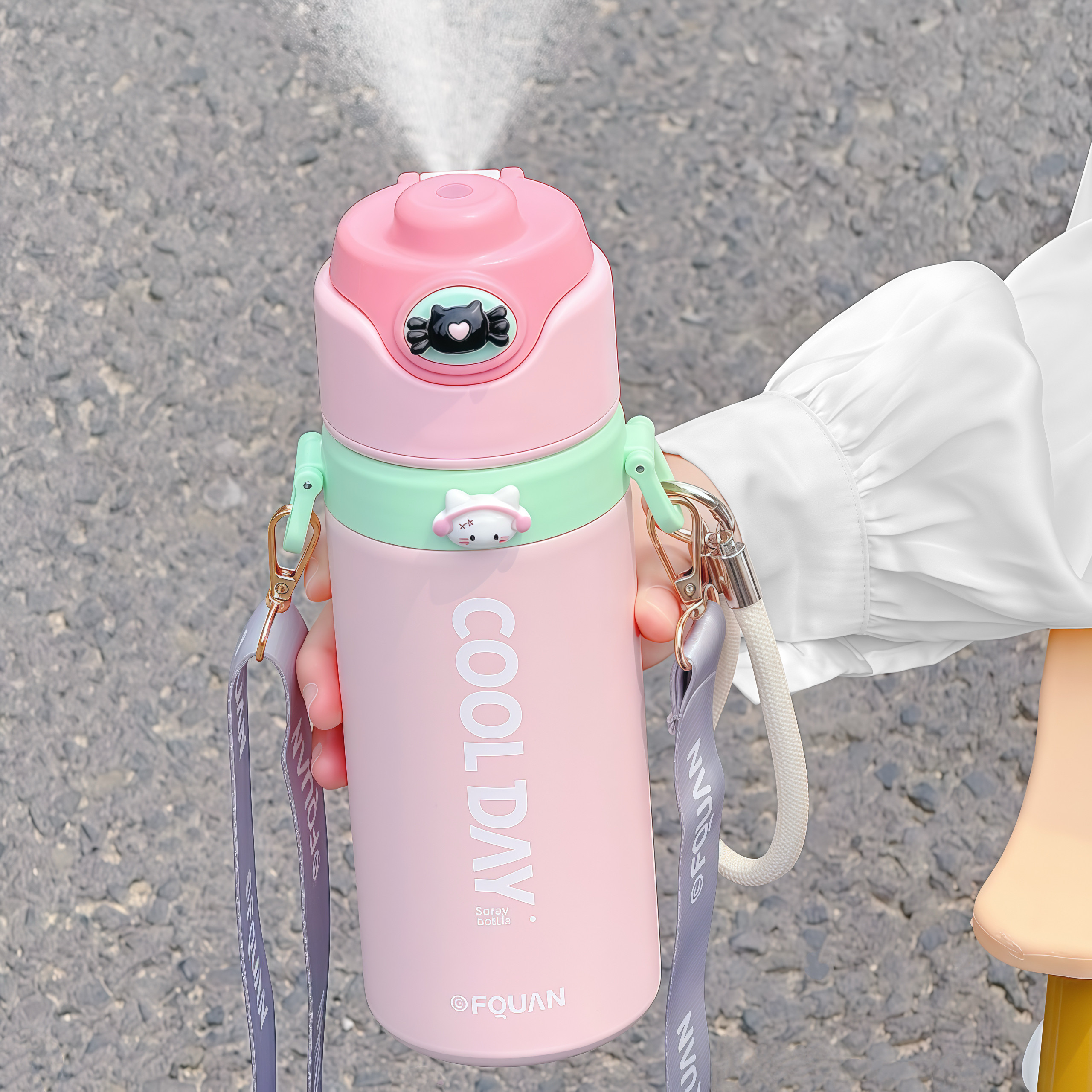 高颜值喷雾杯女生夏天保冷运动水杯大容量学生户外带吸管儿童杯子