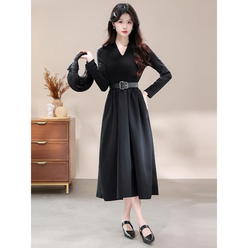 ROUMIKL巨好看的早秋赫本风长袖连衣裙女秋冬配大衣内搭打底收腰