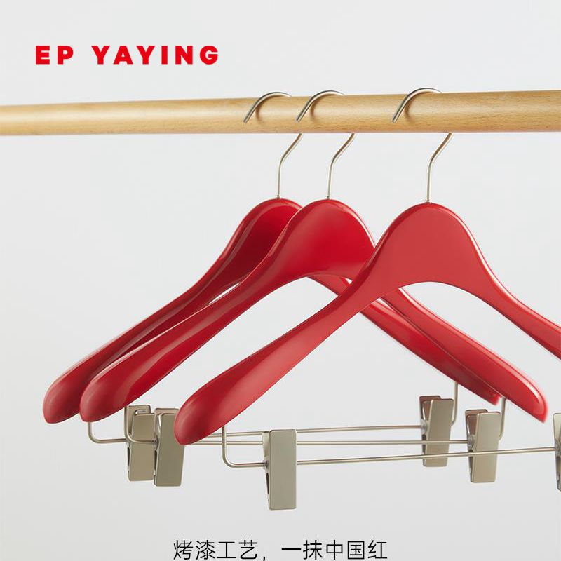 红色木质宽肩无痕裤架雅莹