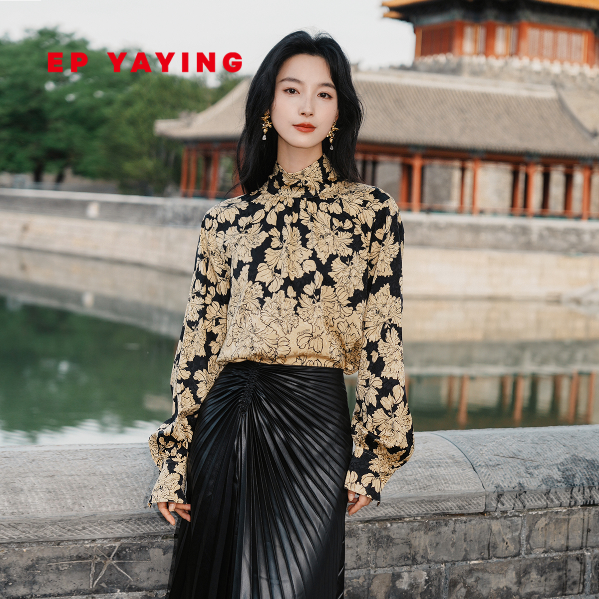 雅莹真丝立领印花长袖衬衫