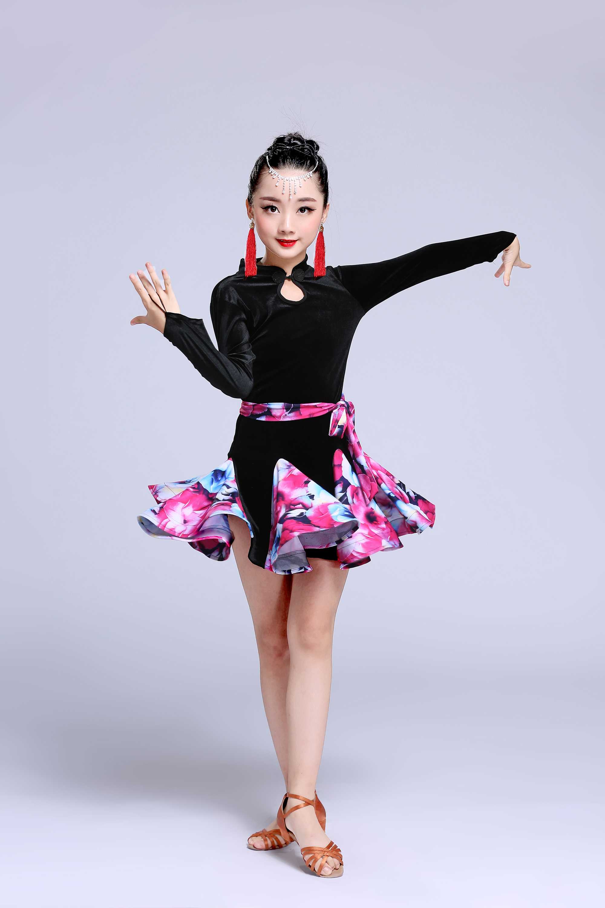 正品儿童拉丁舞裙夏季演出服装女童表演舞蹈服长袖女孩拉丁比赛练