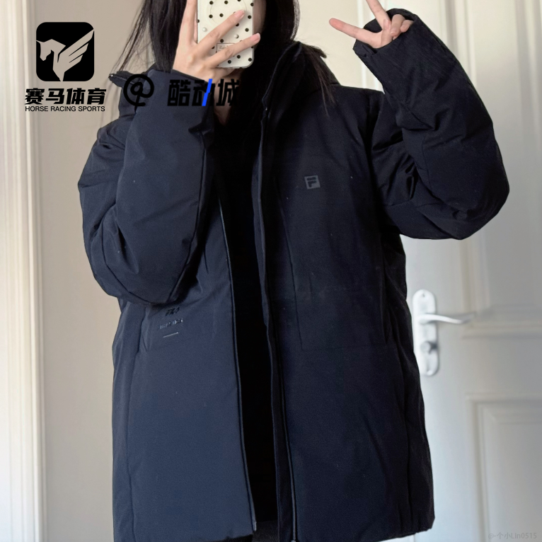 斐乐黑色舒适连帽保暖羽绒服