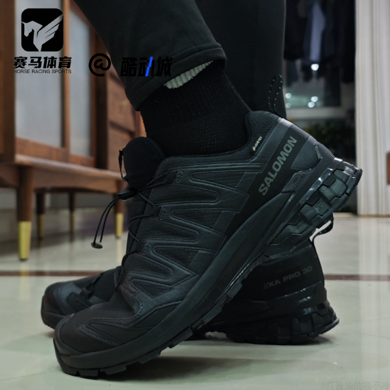萨洛蒙男子黑色系带耐磨运动鞋