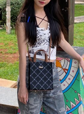 FILA斐乐 黑色女子时尚百搭通勤手提包单肩斜挎包F13W331167F-BK