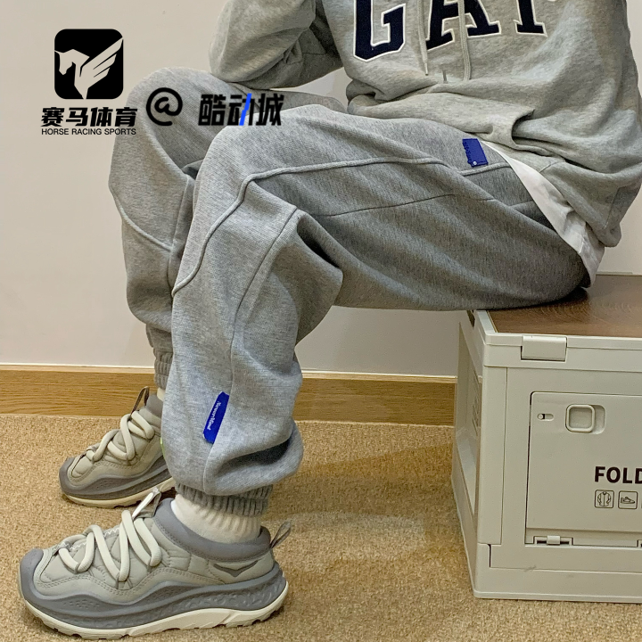 HOKA灰色男子舒适运动休闲鞋