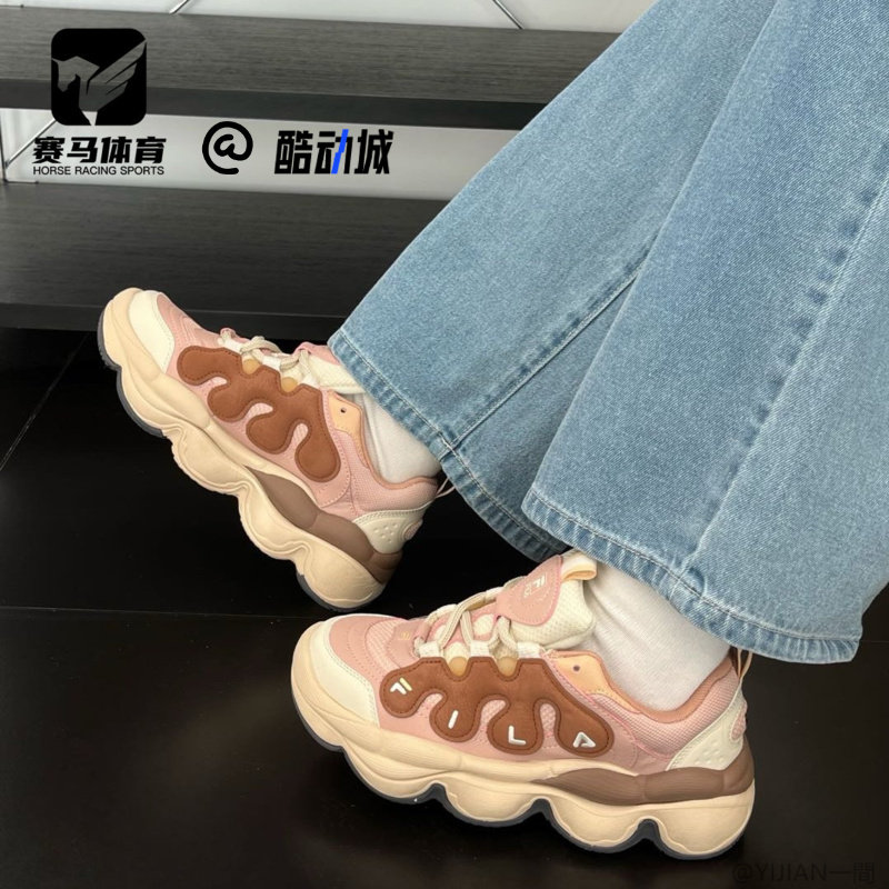 斐乐红木棕女子抓绒运动休闲鞋