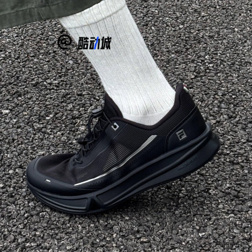 斐乐随行鞋黑色简约透气跑步鞋