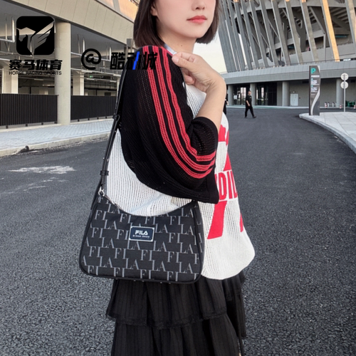 FILA女子通勤斜挎新月包单肩包
