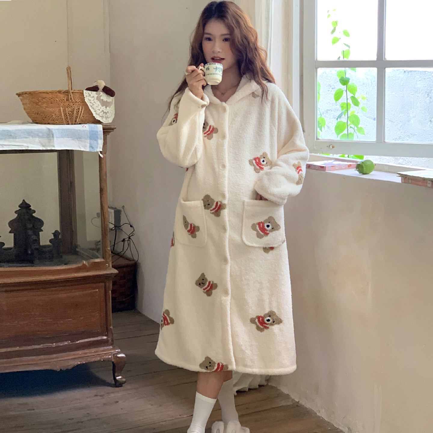 秋冬孕妇珊瑚绒睡衣女2025新款连帽睡袍长袖睡裙长款冬季女款浴袍