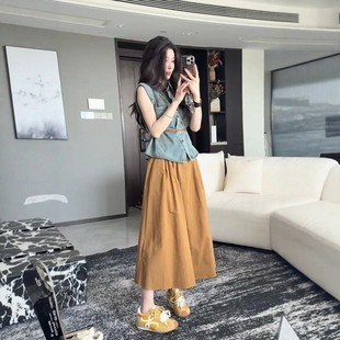 新款 2025夏季 复古港风牛仔马甲收腰上衣女搭高腰显瘦半身裙两件套