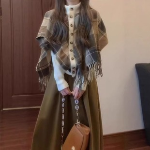 兩件套裝 韓系設計感不規則格紋披肩斗篷針織毛衣高腰半身裙女 秋季