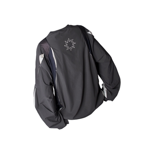 RELABEL 空间关系（间隙）多材质撞色拼接结构穿插户外速干T恤