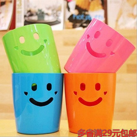 创意日用家居时尚镂空笑脸桌面垃圾桶迷你收纳桶塑料笔筒小纸篓