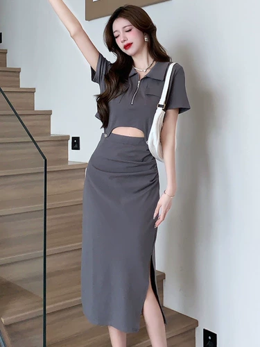 Дизайнерская юбка для отдыха, комплект, тренд сезона, воротник поло, с акцентом на бедрах