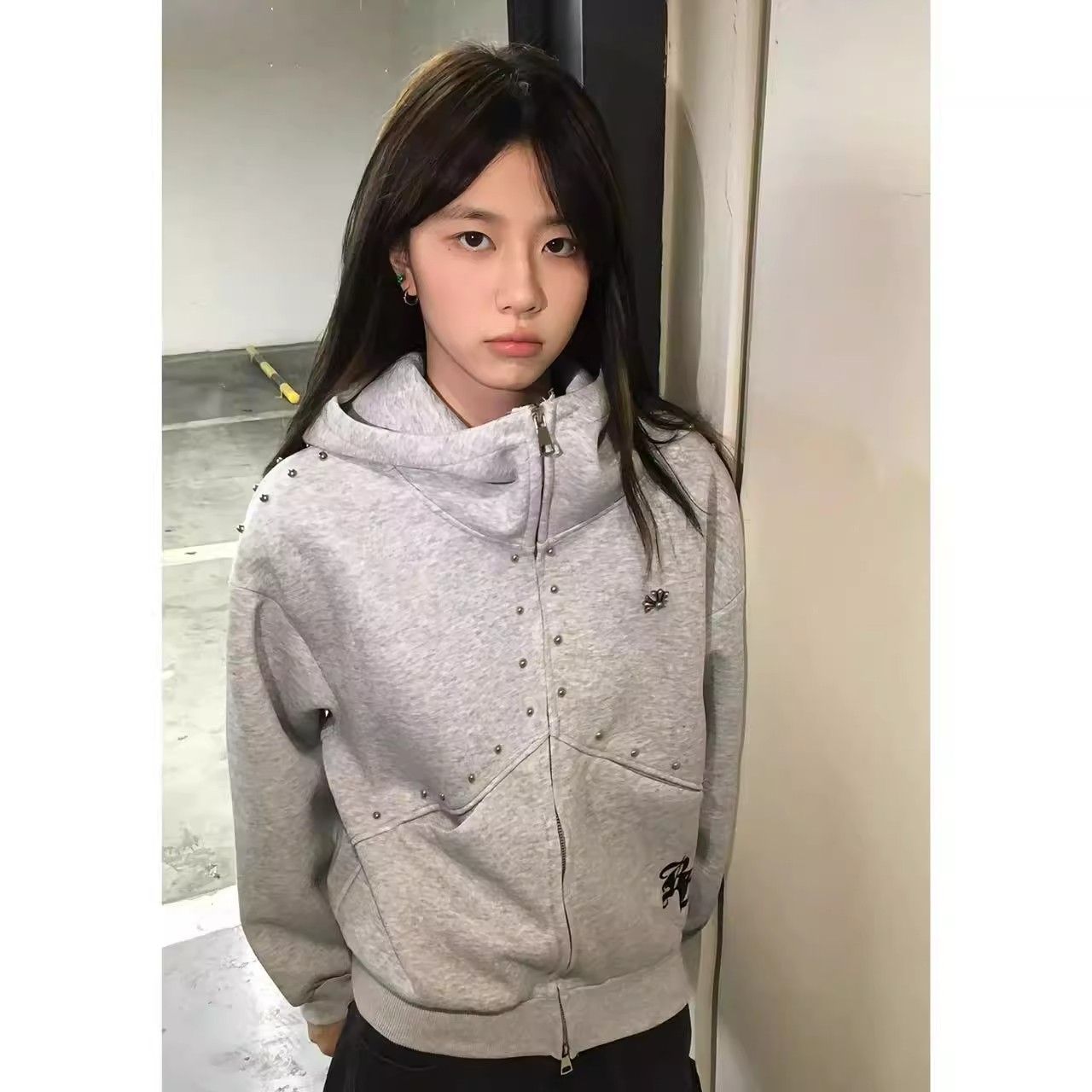 美式复古恶魔角铆钉连帽卫衣女
