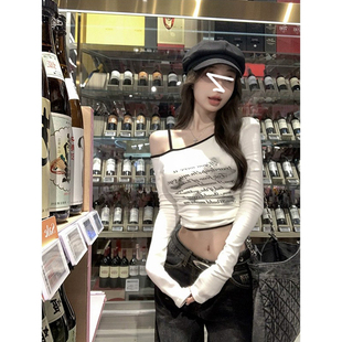 复古辣妹字母印花斜肩长袖 打底衫 T恤女秋季 短款 上衣 抽褶修身 美式