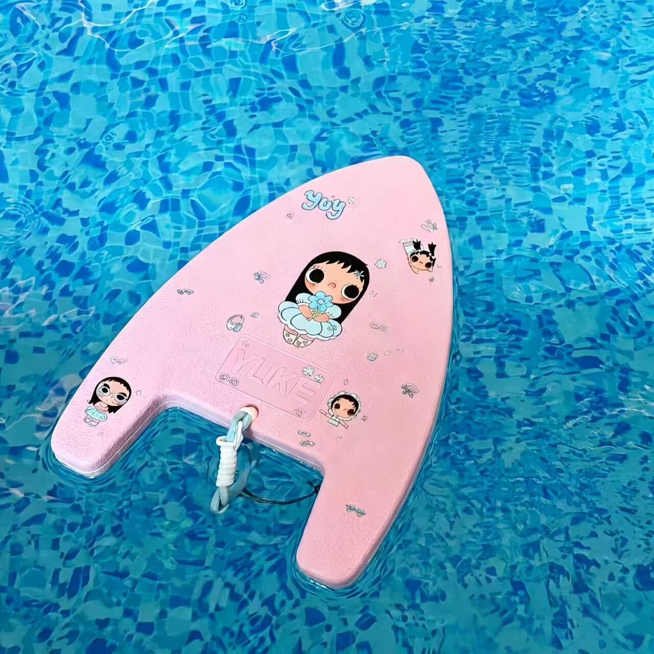 好喜欢这个小玉游泳浮板图片