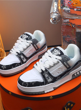 轻奢2025新款男鞋软底休闲鞋百搭大码运动鞋潮流透气情侣防滑板鞋