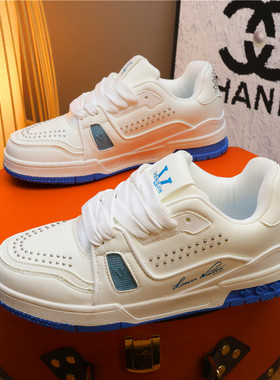 潮牌轻奢白色拼色板鞋男2026年休闲厚底耐磨透气百搭潮流增高男鞋