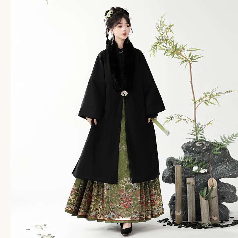 红色战袍加绒裘衣外套蛇年汉服