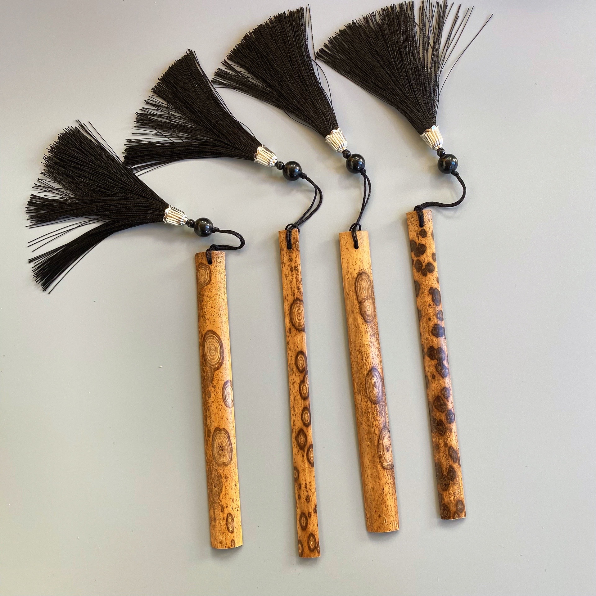 精品梅鹿竹书签一物一拍精工打磨竹雕刻文玩工艺品文房雅件带流苏