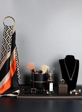 轻奢样板房间装饰品摆件衣帽间梳妆台托盘组合套装颈膜项链化妆桶