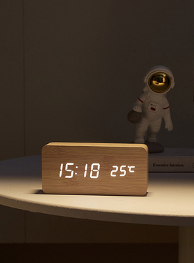 Led时钟办公室电脑桌面工作站书桌电子竞技房间布局装饰装饰品家