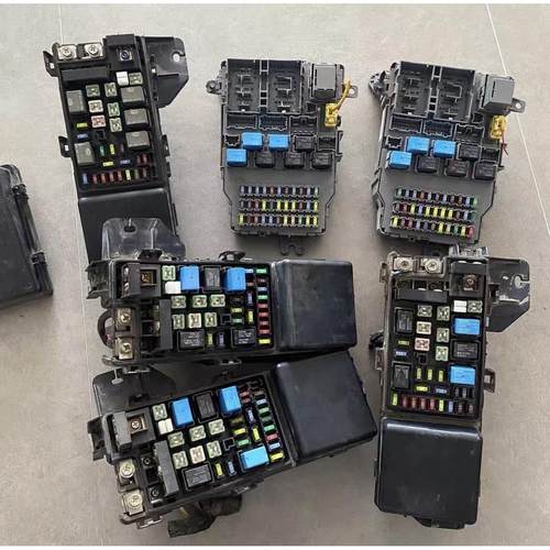 比亚迪F6S6M6机舱保险丝盒室内保险盒车身电脑继电器盒总成拆车件