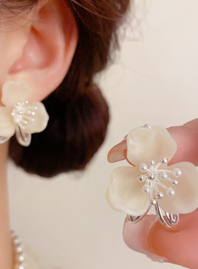 「YU心」时尚甜美轻奢简约独特设计感山茶花金属耳环