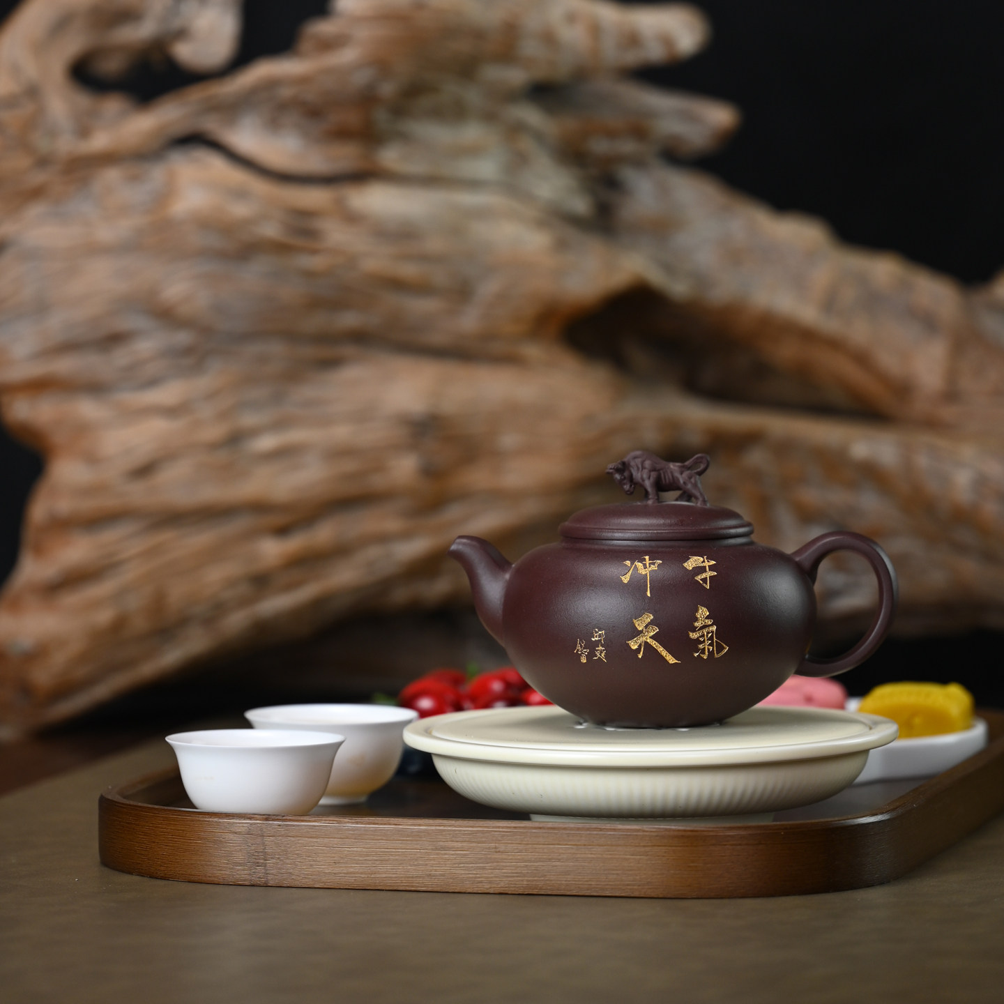 宜兴紫砂壶功夫泡茶壶原矿紫泥纯手工描金牛气冲天雕塑名家400ML