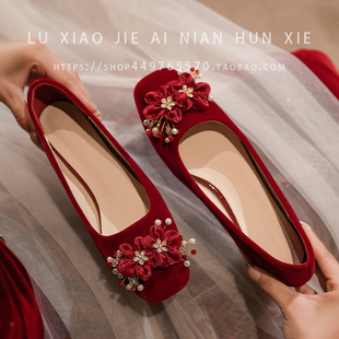 真皮单鞋花朵方头绒面秀禾红色婚鞋粗跟中式敬酒服不累脚新娘鞋