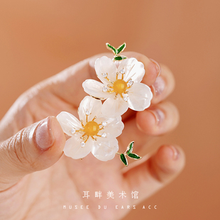 天然母贝高级感国风气质胸针女送闺蜜搭旗袍西装 A梅花新中式 日常