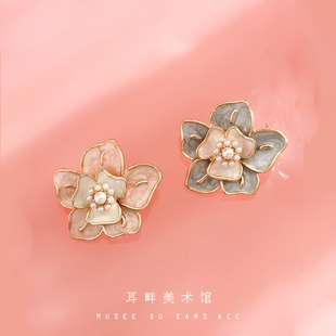 大衣高端精致时尚 B珐琅花朵森系胸针女设计感小众西装 配饰防走光