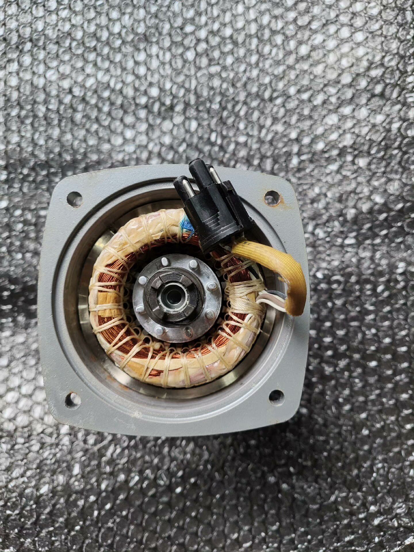 奥玛执行器拆机电机,成色如图实物拍摄,功能完好议价!