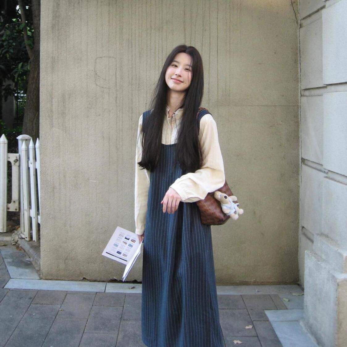 学院风穿搭一整套女装藏青色毛呢背带连衣裙木耳边衬衫两件套装