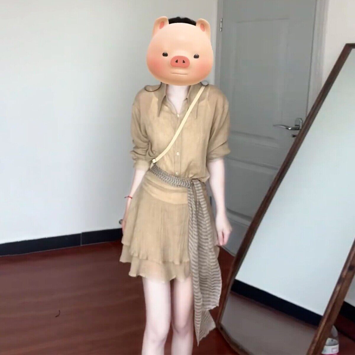 2025新款韩系高级感穿搭衬衫套装连衣裙子女秋季法式气质掐腰短裙