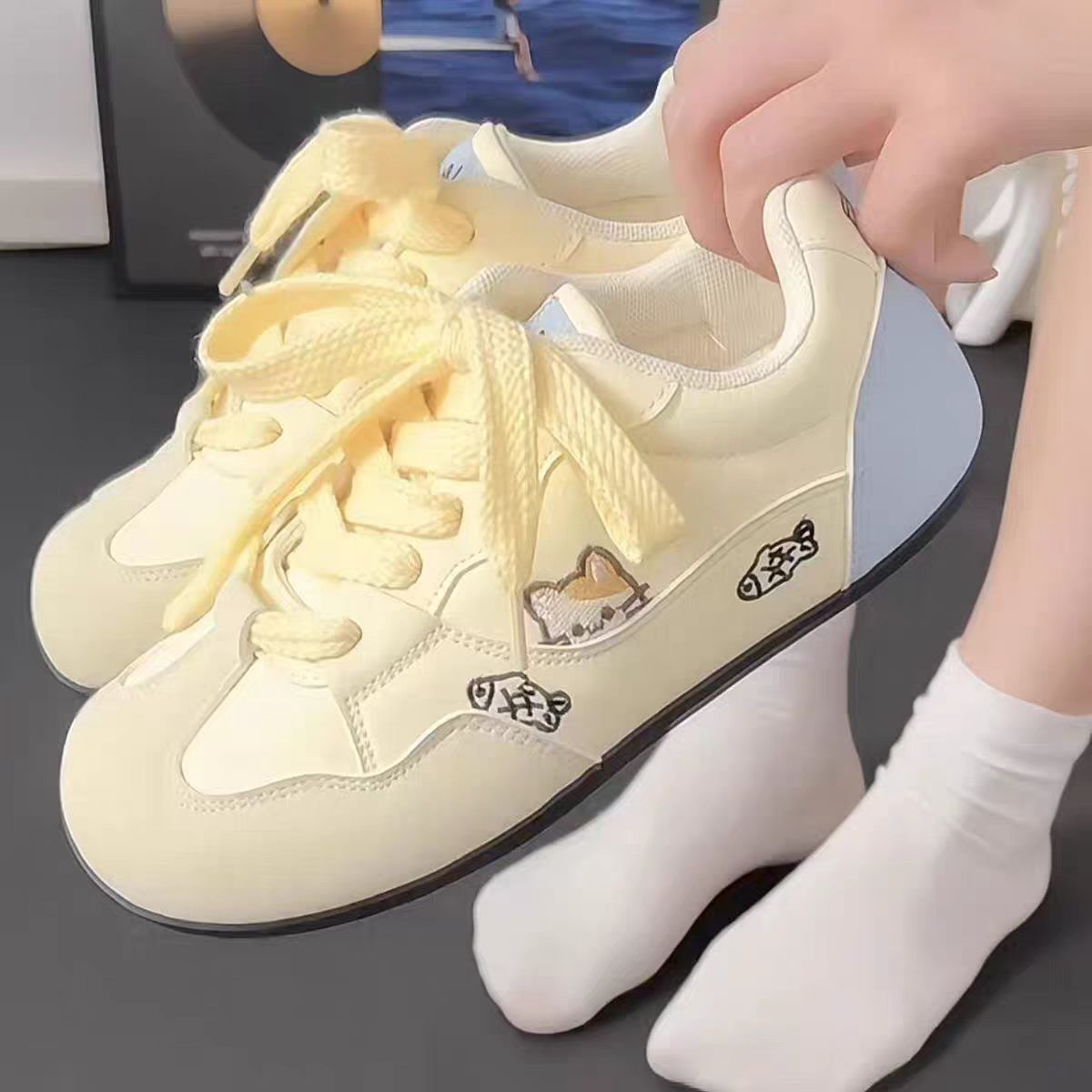 奶黄色可爱德训鞋女款202