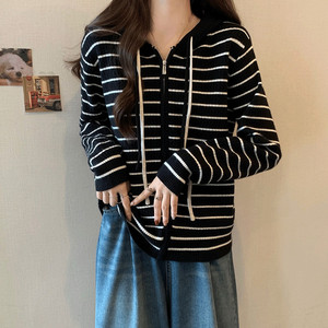 大码条纹针织衫连帽卫衣女秋季胖mm显瘦遮肚宽松长袖上衣开衫外套