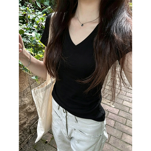 黑色正肩V领短袖t恤女夏季新款美式修身显瘦内搭收腰纯欲辣妹上衣