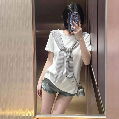 带白色短袖T恤2026夏季新款修身绝美穿搭气质独特辣妹上衣潮